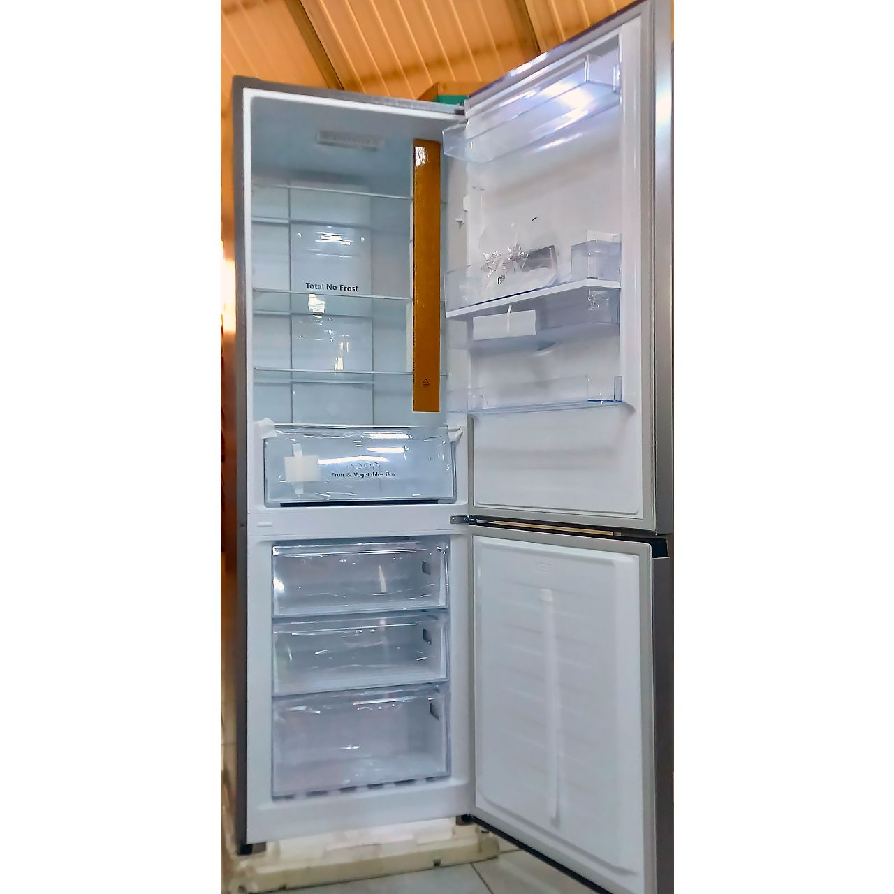 Холодильник двухкамерный Hisense 287 литров