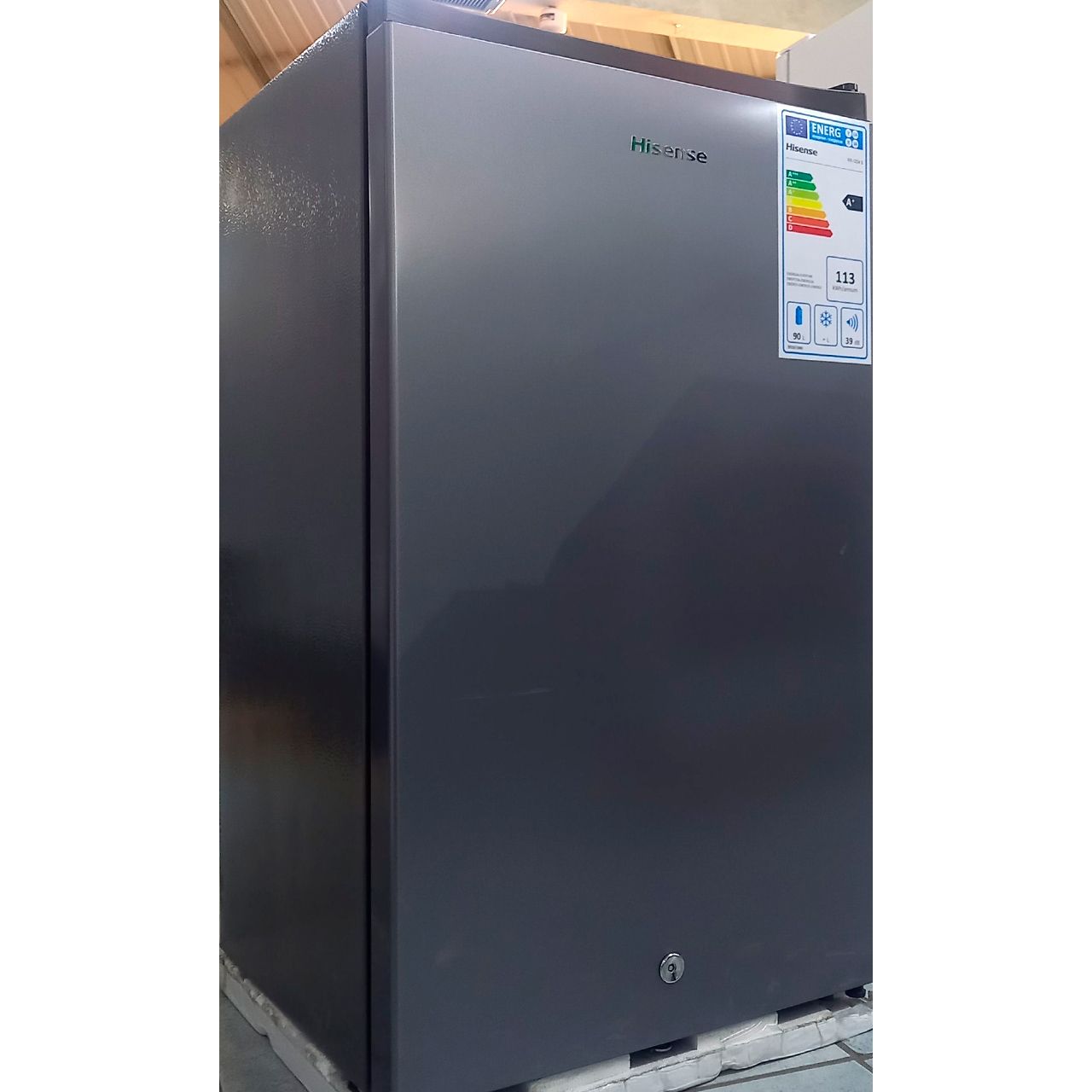 Холодильник однокамерный Hisense 90 литров
