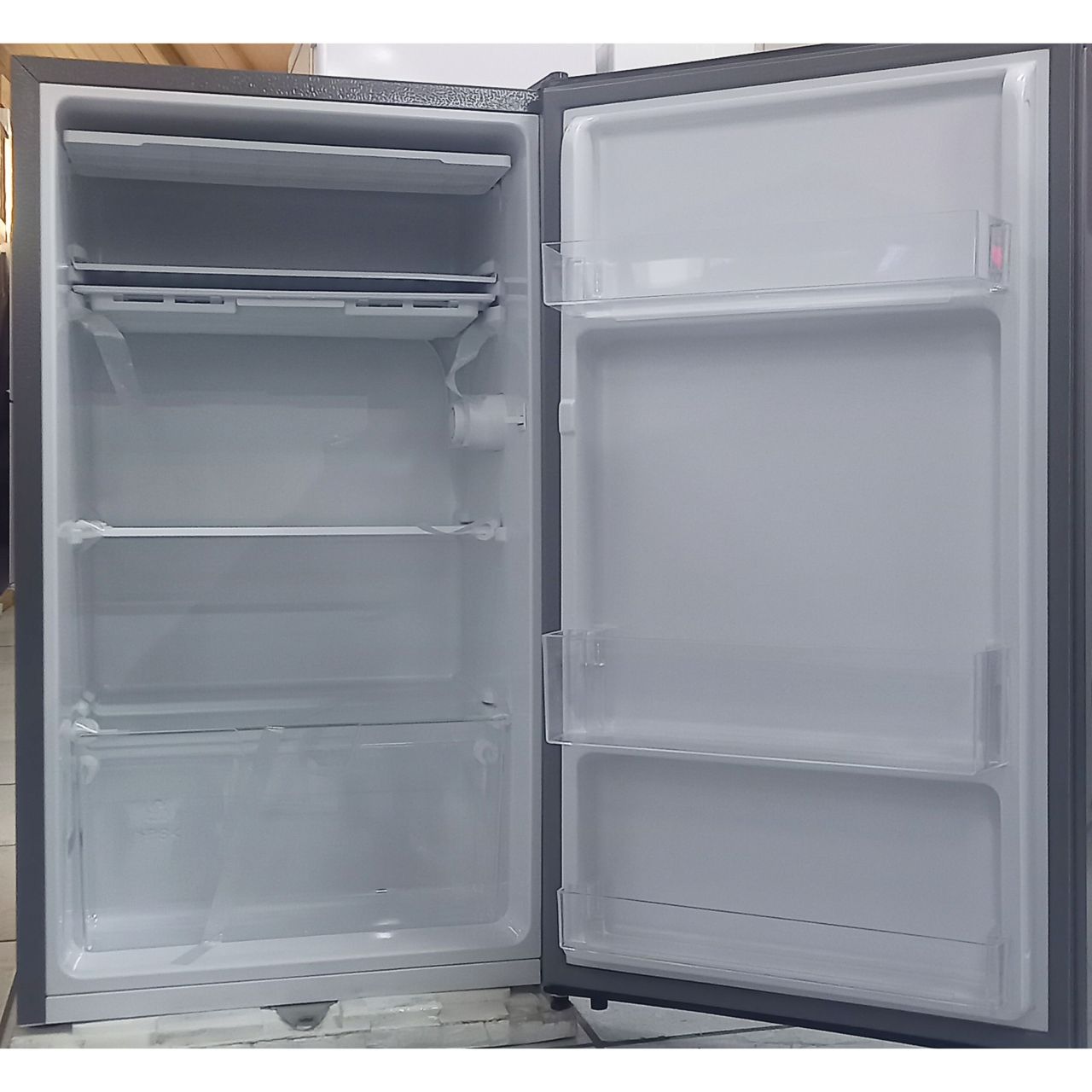 Холодильник однокамерный Hisense 90 литров