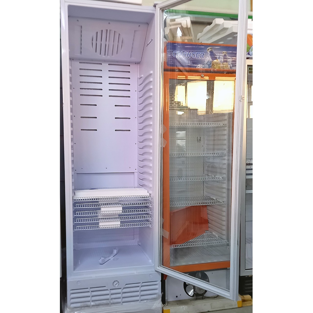 Витринный холодильник Бирюса 545 литров