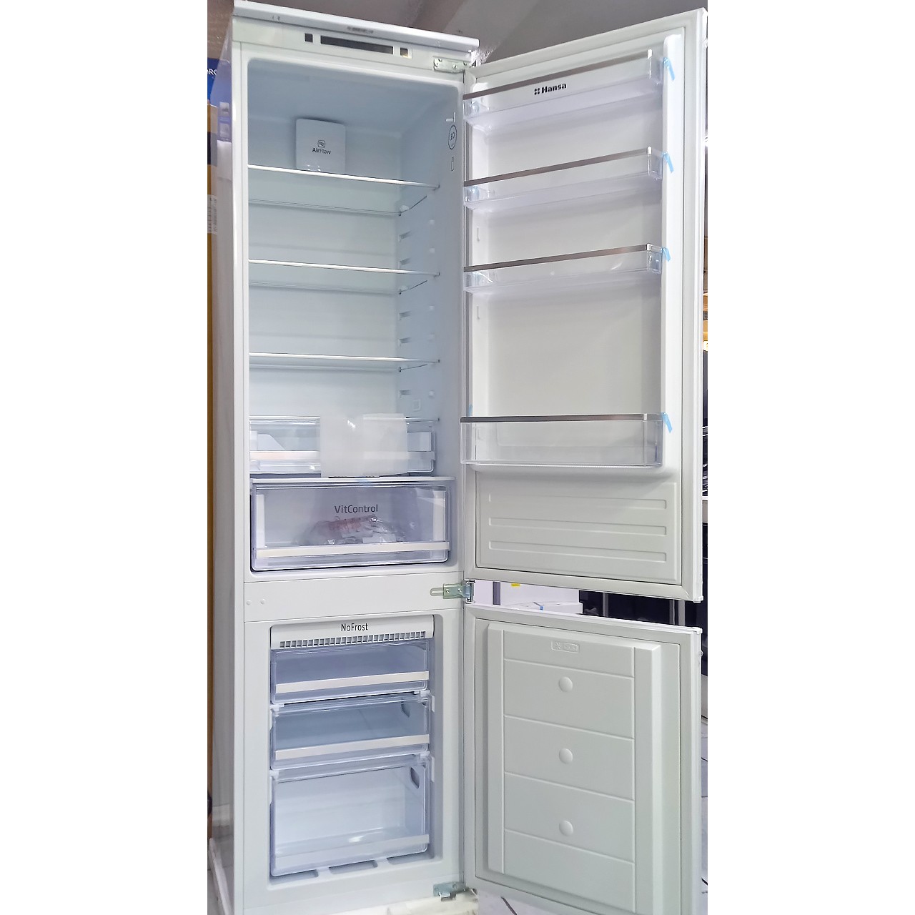 Встраиваемый двухкамерный холодильник Hansa 281 литр