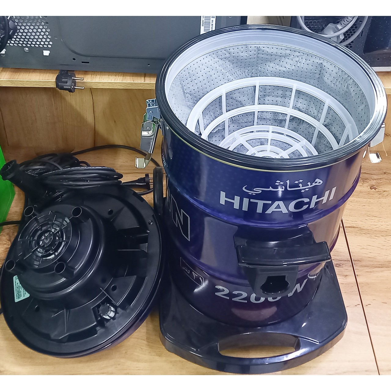 Пылесос Hitachi мощностью 2200 Вт
