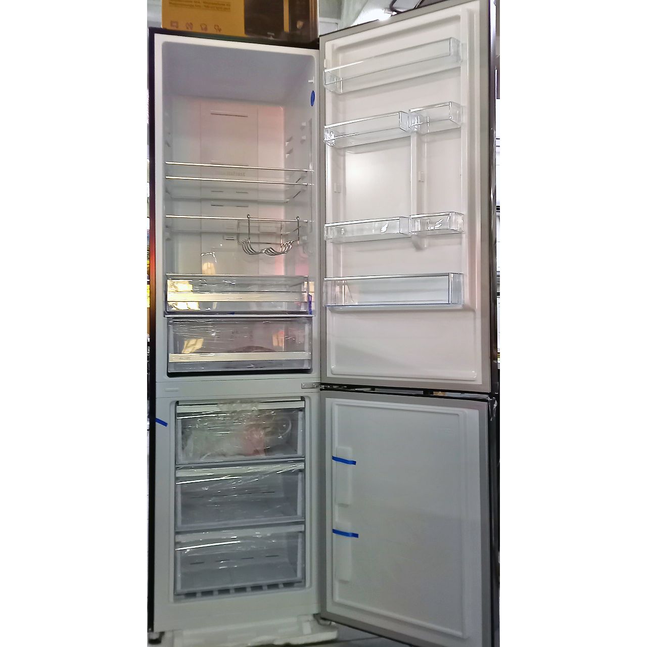 Холодильник двухкамерный Hansa 351 литр
