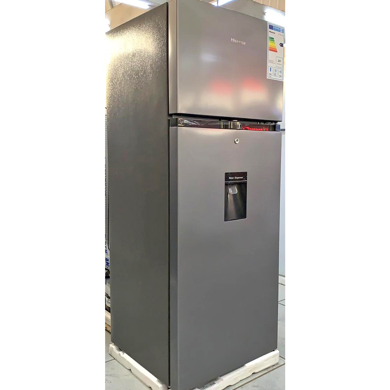 Холодильник двухкамерный Hisense 205 литров