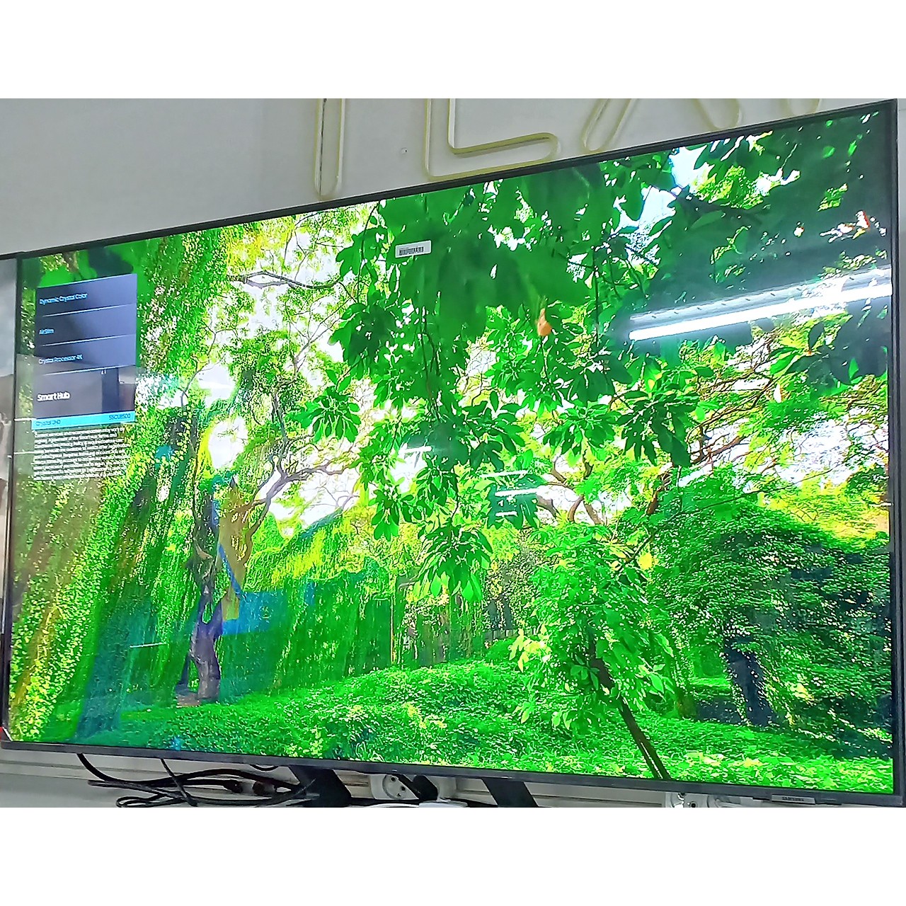 Телевизор Samsung 4K UHD 140 см